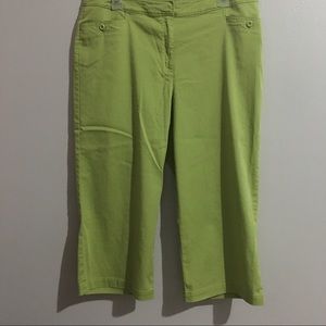 Chico’s Green Capris | Size 2 (12)